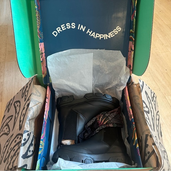 Farm Rio Chelsea Boots! Brand new in original box, never worn. - Picture 3 of 6